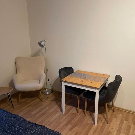 Sunlit Apartment Close To City Center Praha Bagian luar foto