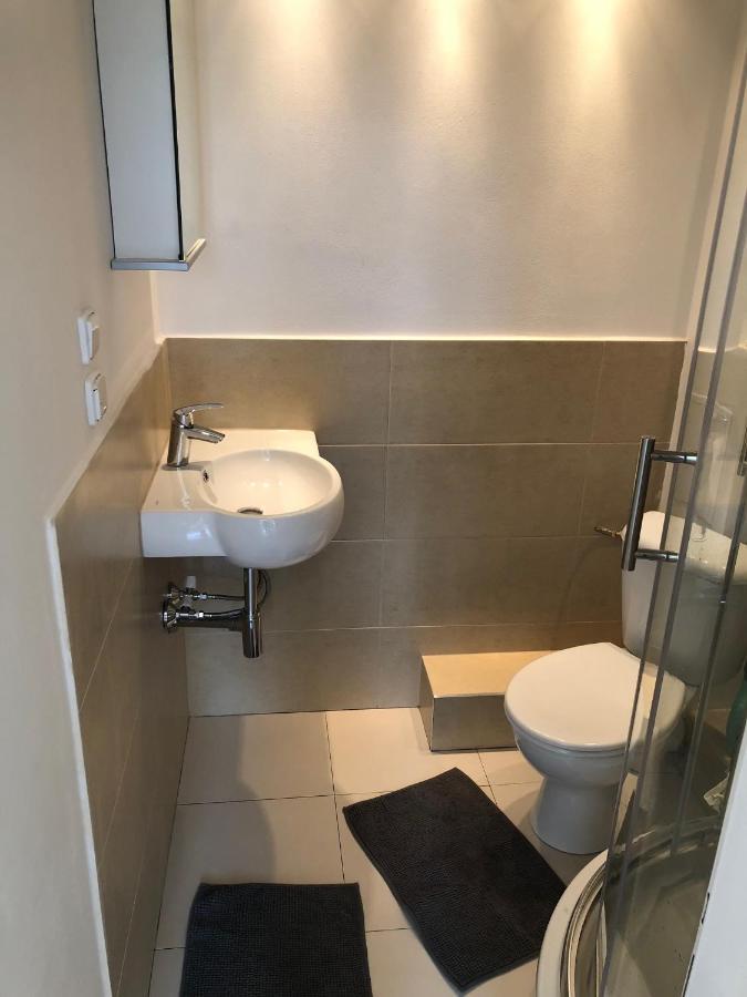 Sunlit Apartment Close To City Center Praha Bagian luar foto