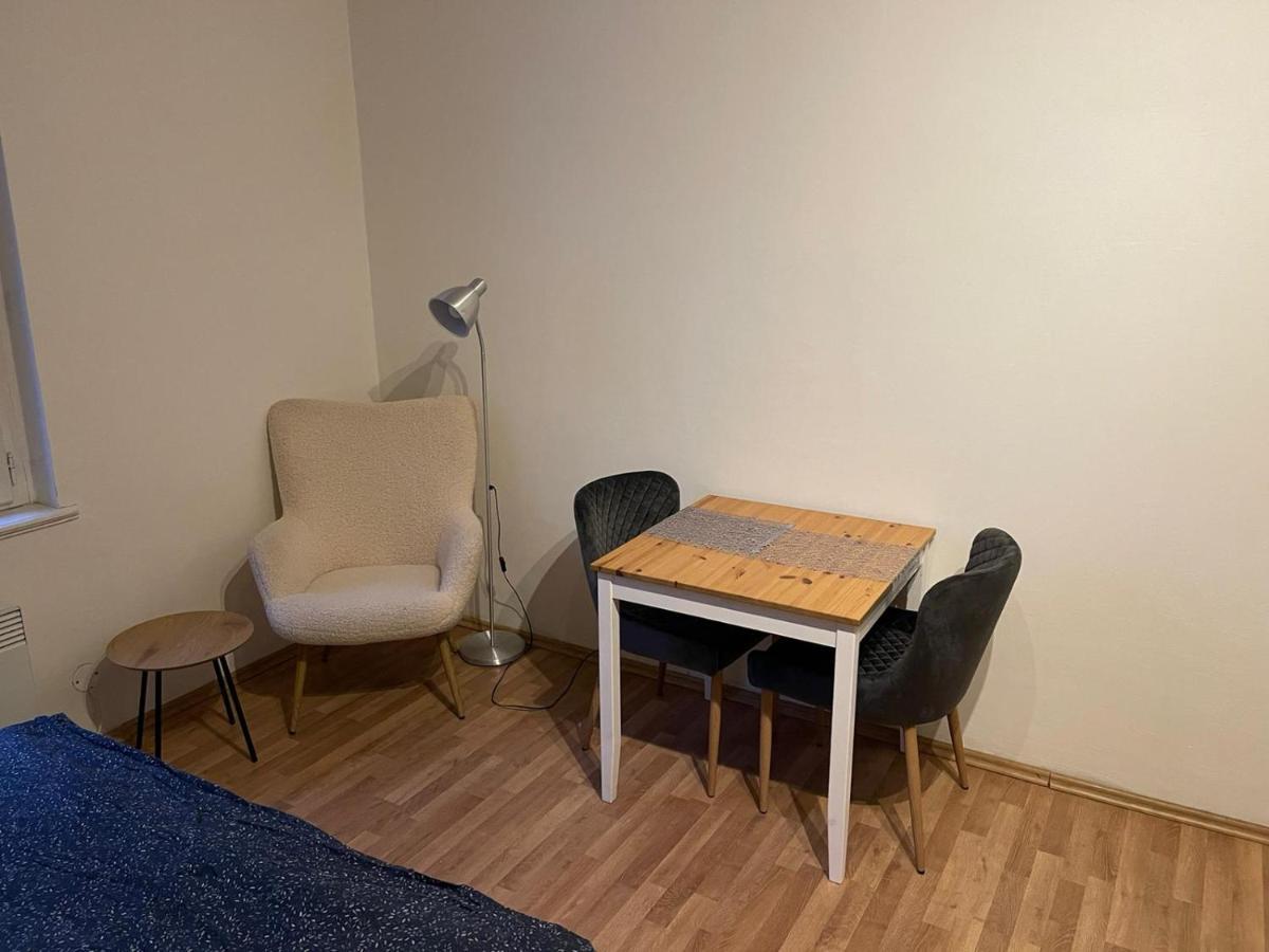 Sunlit Apartment Close To City Center Praha Bagian luar foto